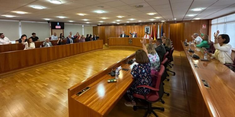 El PSOE pasa el rodillo para aprobar una ampliación del presupuesto de 72 millones