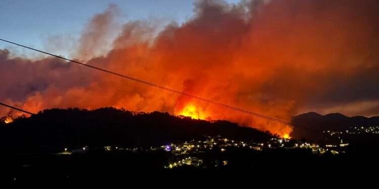 Nueva jornada sin trenes entre Galicia y Madrid mientras se convocan concentraciones «por la quema» de los montes