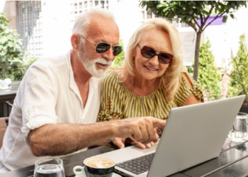 La generación senior se conecta más que nunca: la digitalización en España