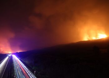 «Vigilancia máxima» en los montes de Vigo, que envía otro retén de apoyo a zonas afectadas por incendios