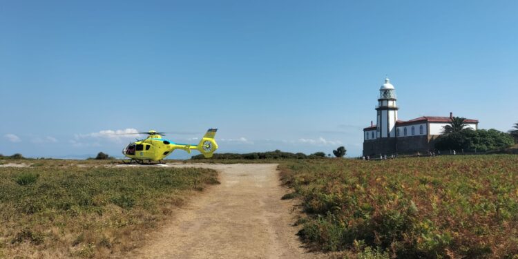Evacuado de urgencia un visitante de la isla de Ons