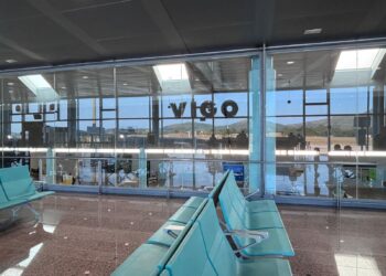 La falta de visibilidad en Peinador obliga a regresar a Madrid a un avión con destino Vigo