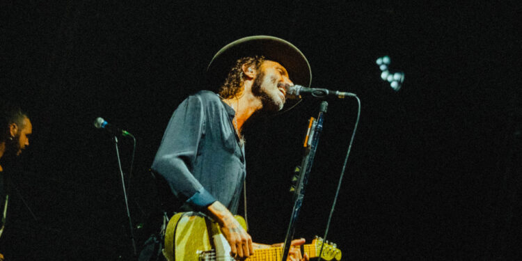 Leiva conquista Sanxenxo y emociona con una dedicatoria especial