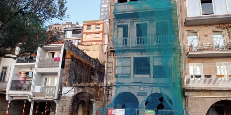 Ajetreada actividad en O Berbés: se apuran obras y compran parcelas para transformar la fachada marítima