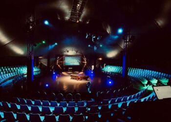 Homenaje al circo en Nigrán: equilibristas, trapecistas, payasos y animales ficticios