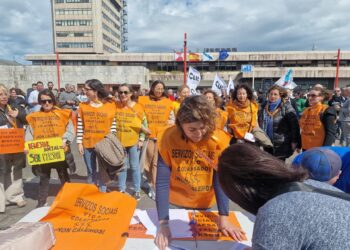 El «colapso» de la atención social en Vigo: 30 días de espera, 1.631 solicitudes pendientes y 164 quejas en el último año