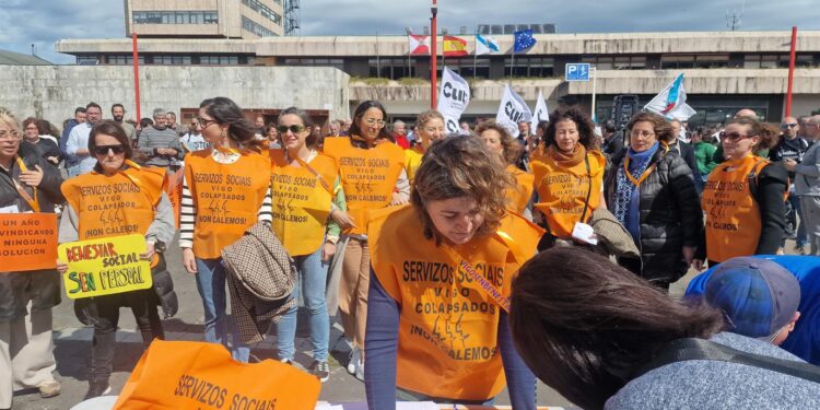 El «colapso» de la atención social en Vigo: 30 días de espera, 1.631 solicitudes pendientes y 164 quejas en el último año