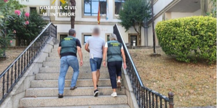 Detenido un ‘santero’ en Tui que prometía a sus pacientes «curarse» si tenían relaciones sexuales con él