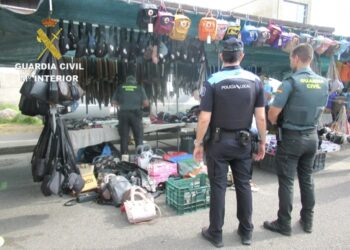 Investigadas 6 personas por vender falsificaciones en un mercadillo de Sanxenxo
