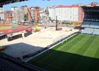 Comienza el anclaje de los pilotes para la cimentación de la grada de Gol