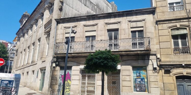 Vía libre para derribar y rehabilitar un edificio en el centro de Vigo en el que se ganarán dos nuevos dúplex