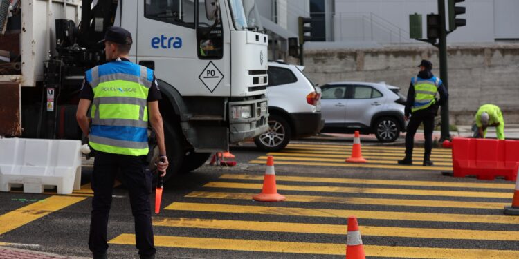 Arrestado en Vigo por llevar una pistola en el coche con el que competía con otro en la Avenida de Madrid