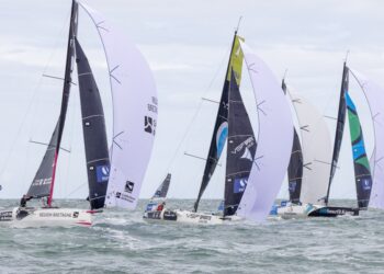 Los 35 marineros más audaces del planeta llegan al puerto de Vigo tras la batalla en alta mar