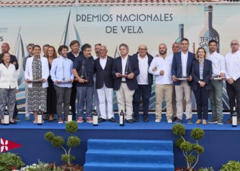 Baiona se viste de gala para homenajear a la élite de la vela española