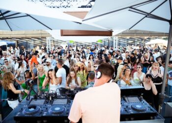 El brunch electrónico regresa a la terraza de A Laxe