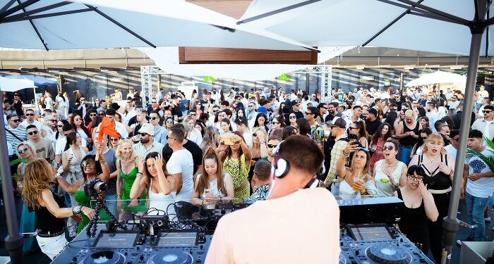 El brunch electrónico regresa a la terraza de A Laxe