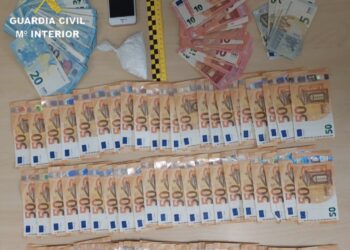 Detenido un conductor con cocaína y un sobre con más de 6.000 euros en billetes pequeños