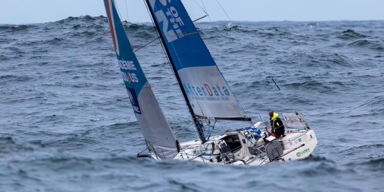 La Solitaire du Figaro vive una jornada de vientos caprichosos rumbo a Vigo