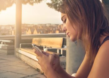 ChatGPT escucha sin juzgar, pero no está diseñado para ejercer de terapeuta