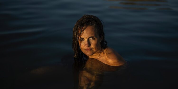 ‘Mirar de frente’, el libro de Alicia Orriols que rompe el tabú del suicidio