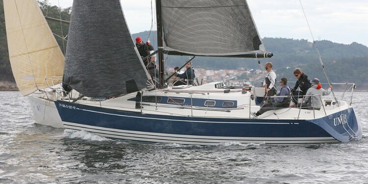 Un barco del Monte Real se impone en la Guardiamarina