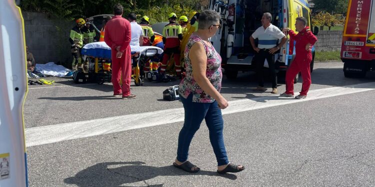Grave accidente entre una ambulancia y un turismo con 4 personas heridas, una de ellas excarcelada