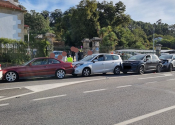 Tres personas heridas y evacuadas al hospital Álvaro Cunqueiro tras una colisión múltiple