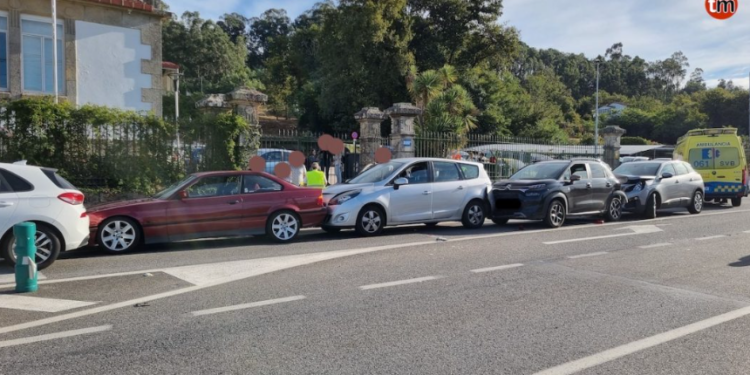 Tres personas heridas y evacuadas al hospital Álvaro Cunqueiro tras una colisión múltiple