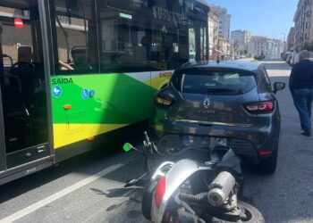 Un motorista herido tras un accidente en Vigo en el que se vio implicado un Vitrasa