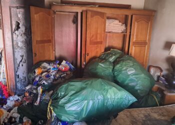 Detenido el inquilino de un piso en Vigo tras ser rescatado por los bomberos de un incendio que él mismo provocó