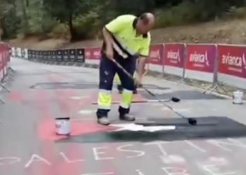 Mos borra del asfalto mensajes de apoyo a Palestina