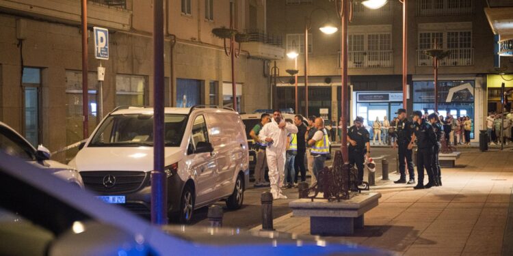 La mujer asesinada supuestamente a manos de su hijo en Vilagarcía presentaba heridas de arma blanca