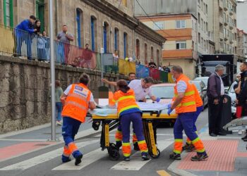 Dos heridos y cuantiosos daños materiales tras explotar una bombona de gas en Marín