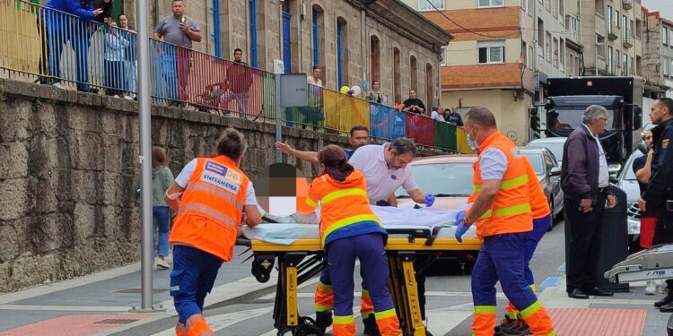 Dos heridos y cuantiosos daños materiales tras explotar una bombona de gas en Marín