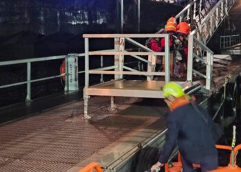 Salvamento Marítimo traslada a una niña desde Cíes
