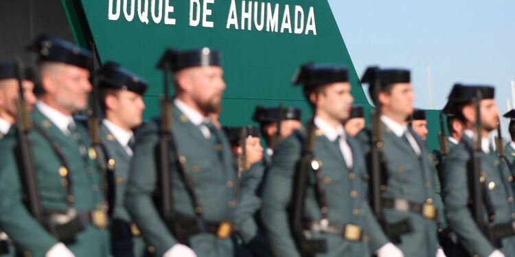 Puertas abiertas en el Duque de Ahumada antes de que abandone Vigo con destino al sur