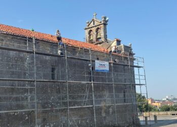 Urbanismo de Vigo ordena paralizar unas obras sin licencia en la iglesia de Cabral