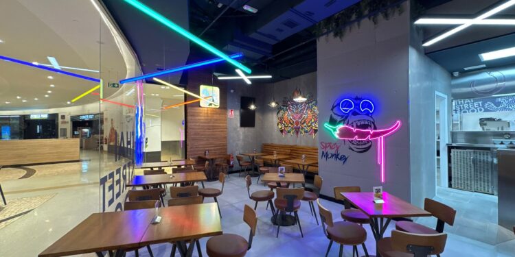 Una nueva experiencia ‘street food’ aterriza en Gran Vía de Vigo con una cadena especializada en Tailandia