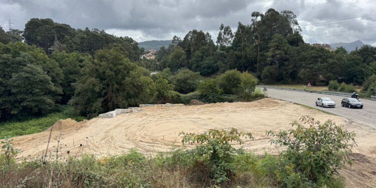 Ya asoma en Vigo el terraplén donde se levantará una nueva gasolinera ‘low cost’