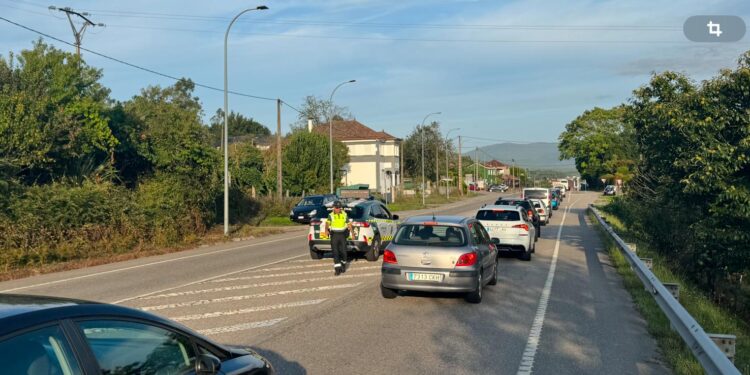 Retenciones kilométricas en la N120 a su paso por Ponteareas
