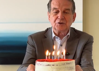 Caballero celebra su cumpleaños con tarta real y reparto virtual: «No os puedo contestar a cada uno pero os quiero»