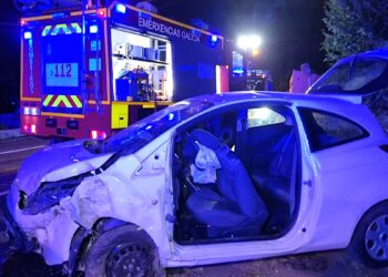 Trasladan a dos chicos y una chica de 20 años tras una salida de vía en Nigrán