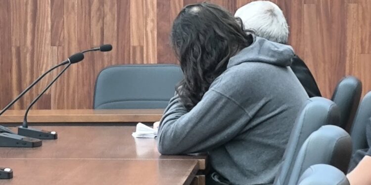 El acusado de matar a su ex pareja delante de sus hijos en Baiona rechaza un acuerdo y renuncia a su abogado