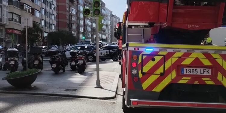 Dos personas intoxicadas por humo a causa de un incendio en una cafetería de Vigo