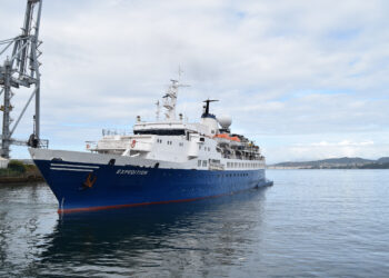 Doble hito en un astillero de Vigo: bota un catamarán y entrega un buque para la Antártida