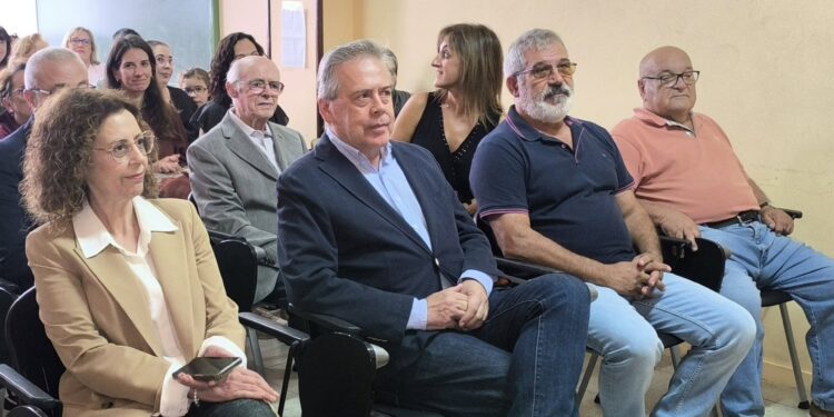 La Xunta insiste en una única facultad de Medicina y pide alejar el debate de «lo emocional y local»