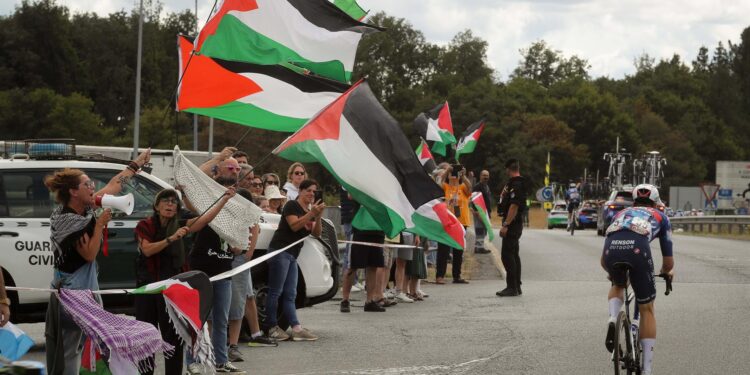 El Gobierno advierte: manifestaciones durante la Vuelta Ciclista de camino a Mos sí, pero con civismo