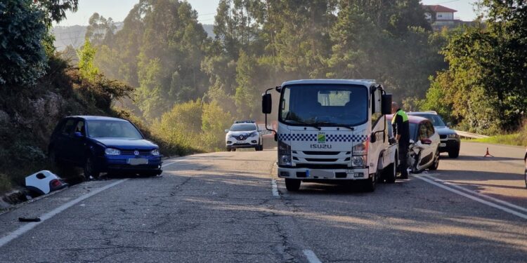 Tres personas heridas en Vigo tras un accidente en la Avenida Clara Campoamor