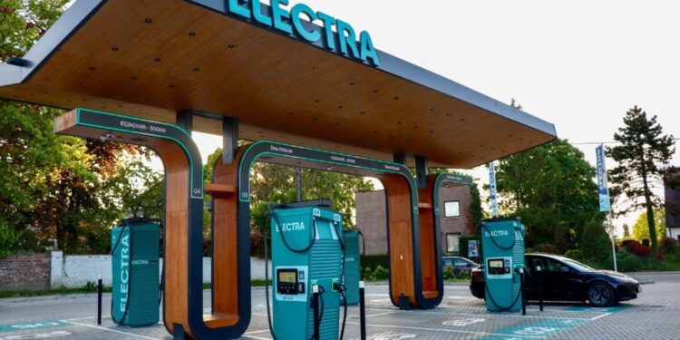 Un millón de euros para abrir la electrolinera más rápida de Vigo