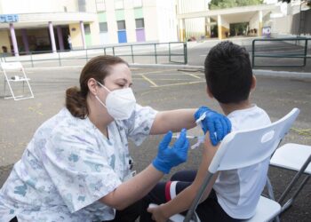 Niños de 3 a 11 años de 8 centros de Vigo y su área sanitaria recibirán la vacuna de la gripe en el colegio